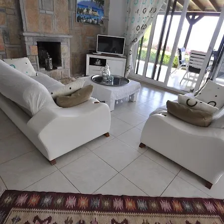 Villa Sleeps 7 With Pool Air Con And Wifi *