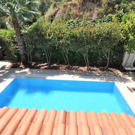 Sleeps 7 With Pool Air Con And Wifi